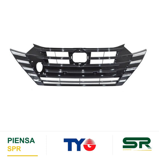 PARRILLA CON MOLDURA CROMADA NISSAN VERSA 2023-2025 S / TAPA P / TIRON HUMO TYG