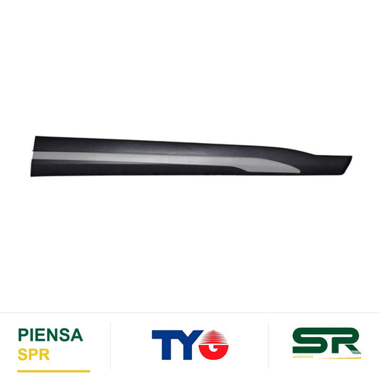 MOLDURA NISSAN PUERTA KICKS 2017 2024 CORRUGADA CON MOLDURA PLATA DELANTERO DERECHO TYG MPUNKI17DR