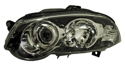 FARO IZQUIERDO FONDO NEGRO RAM 700 2015-2020 / FIAT PALIO / STRADA 2008-2014 / ALBEA 2009-2011 TYC