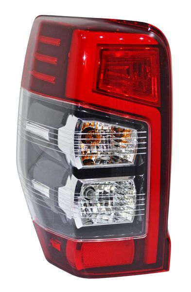 CALAVERA IZQUIERDA LED, FONDO NEGRO MITSUBISHI L200 2020-2024 TYC