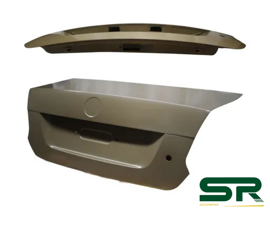 TAPA CAJUELA C/HOYO P/CILINDRO Y LUCES S/HOYO P/CHAPA (COLOR/GRIS) VOLKSWAGEN VENTO 14-19 ISAKA