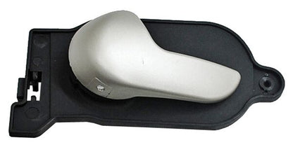 MANIJA INTERIOR DELANTERA IZQUIERDA BEIGE PLÁSTICO FORD FIESTA 2003-2010 / ECOSPORT 2004-2012 / TRAS TYG