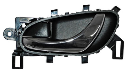 MANIJA INTERIOR DELANTERA IZQUIERDA NEGRA CROMADA NISSAN SENTRA 2013-2019 / XTRAIL14-22 / FRONTIER / NP-300 2016-2024 TYG