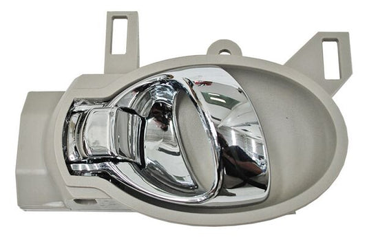 MANIJA INTERIOR DELANTERA IZQUIERDA CROMADA GRIS PLÁSTICO NISSAN VERSA 2012-2019 / V-DRIVE 2020-2025 / MARCH 2012-2024 / JUKE 2011-2017 / NOTE 2014-2019 /  / TRAS TYG